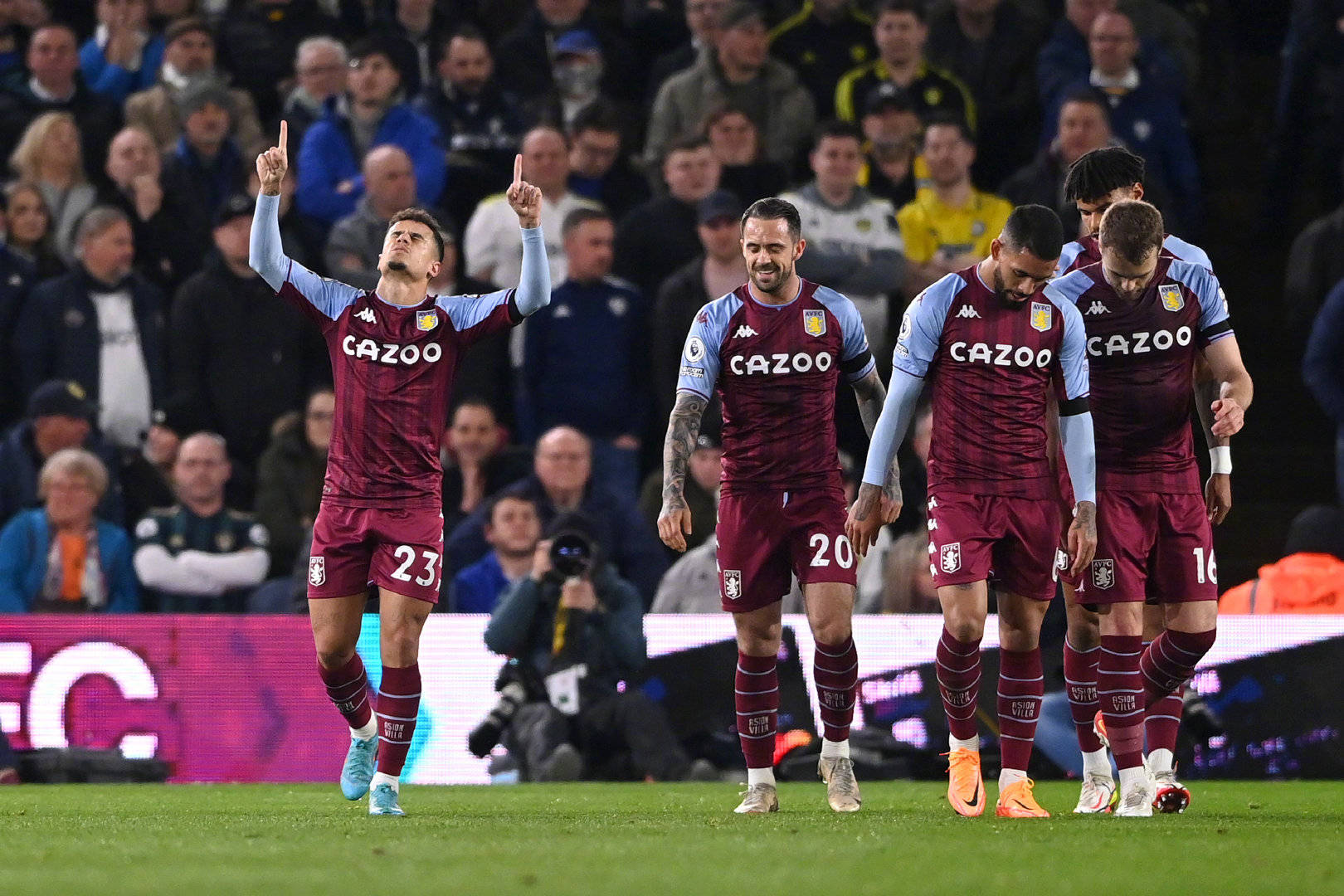 的足球场和 的足球场和